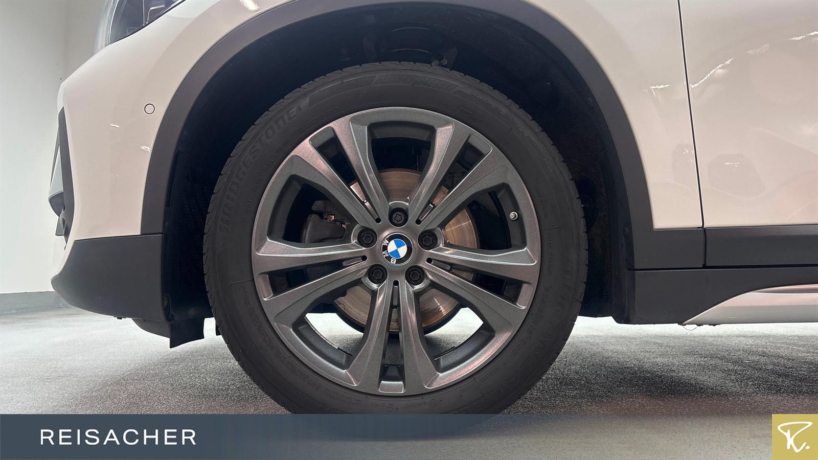 BMW X1 sDrive18i A xLine,AHK,SpSitze,Navi,DA,