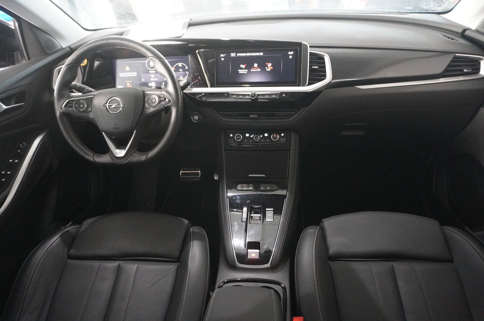 Fahrzeugabbildung Opel Grandland (X) 1.6T GSe HYBRID 4X4 NAVI/SPORT/AHK