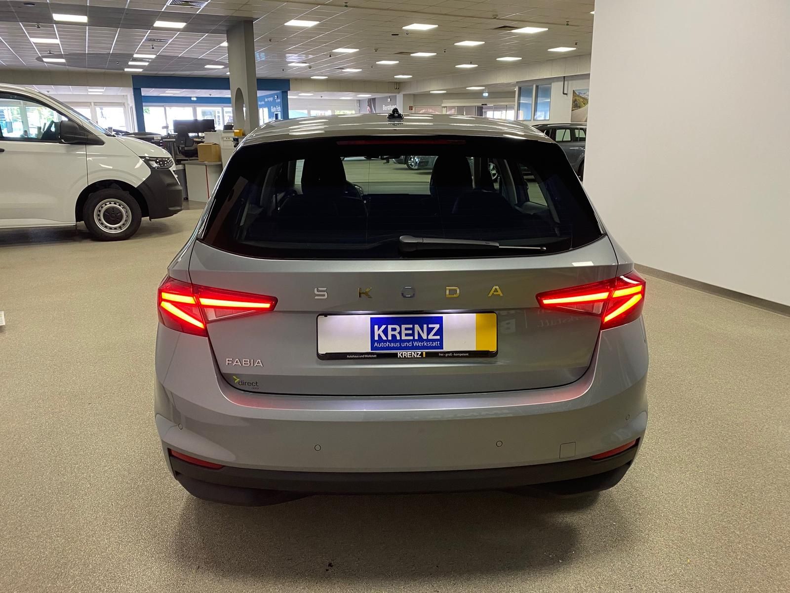 Fahrzeugabbildung SKODA Fabia 1.0 TSI+Garantie 2031+RüKAMERA+ALU+PDC+