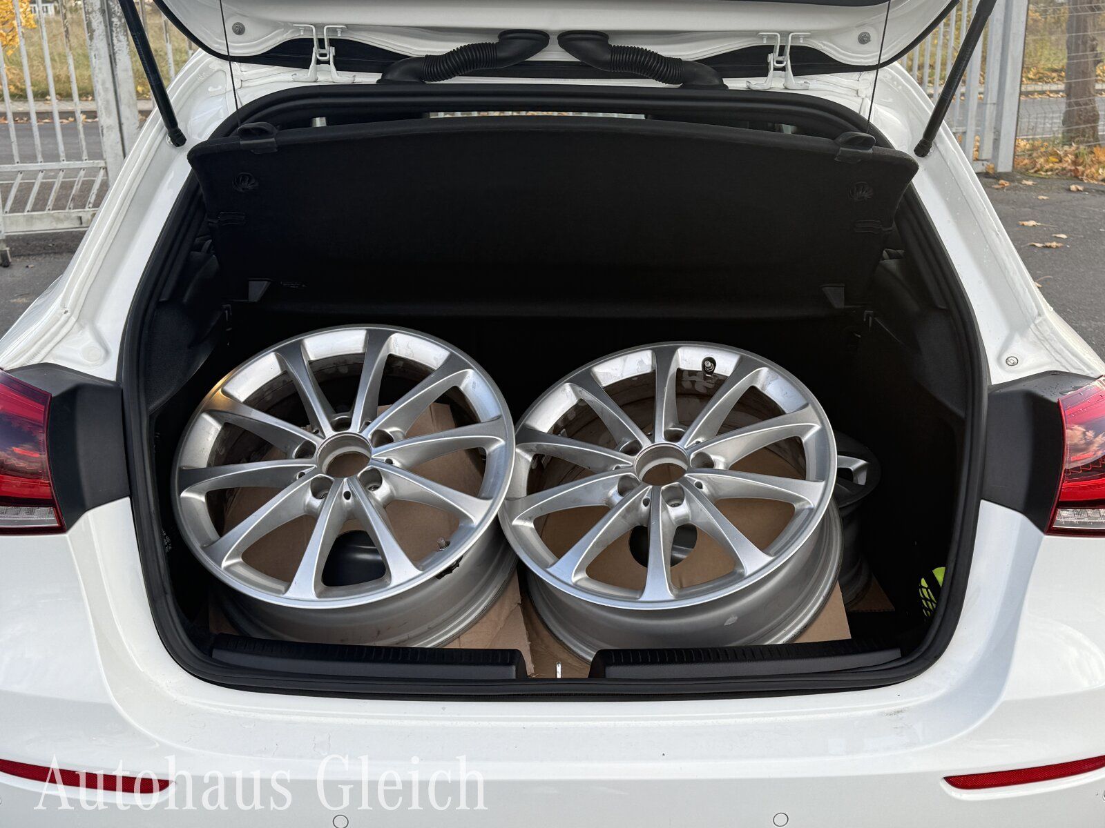 Fahrzeugabbildung Mercedes-Benz A 180 Progressive (EURO 6d-TEMP) Navi/Klima/LED