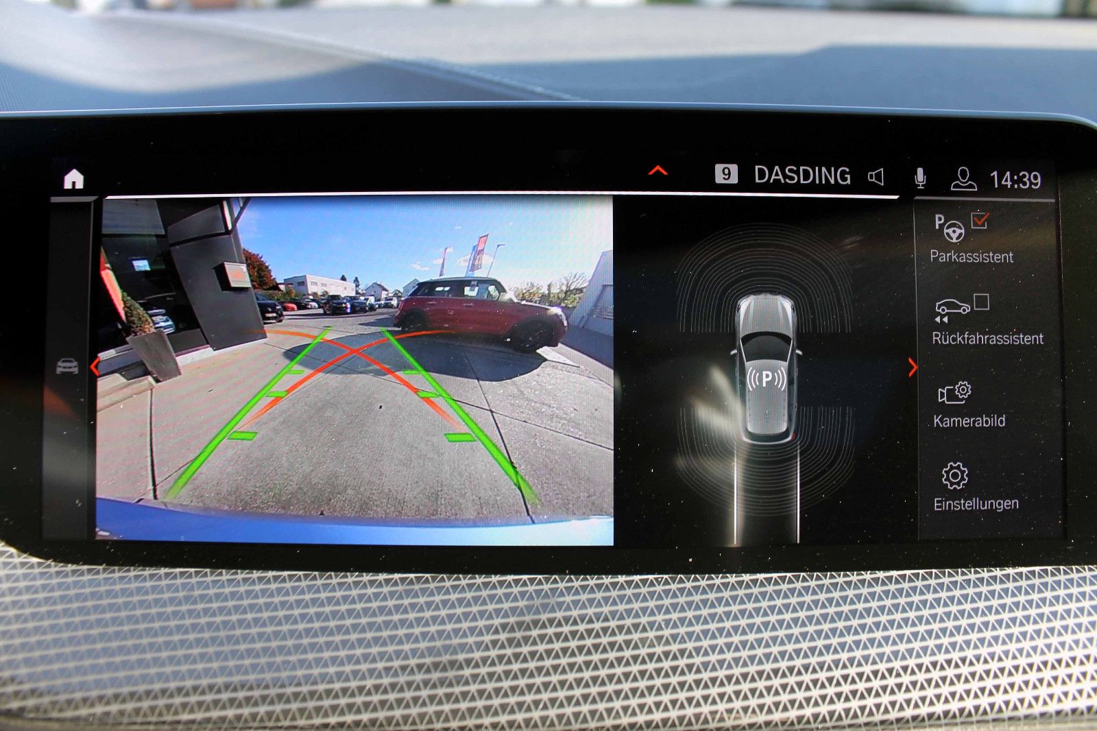 Fahrzeugabbildung BMW 120d xDrive Luxury-Line LED PANO HUD ACC KAM SHZ