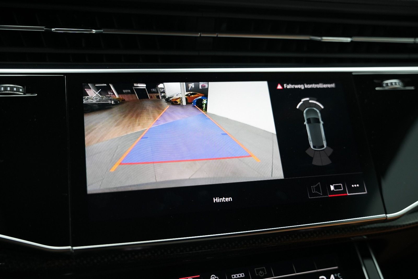 Fahrzeugabbildung Audi SQ8 4.0 TFSI quattro/EXCLUSIVE/ALCANTARA/BLACK