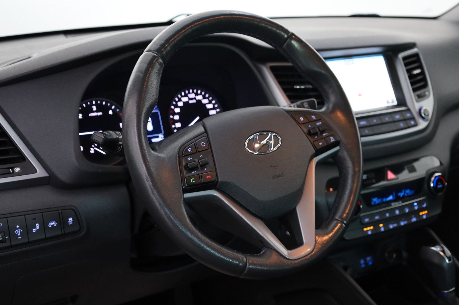 Fahrzeugabbildung Hyundai Tucson Advantage 4WD Navi,Kamera,SH,PDC