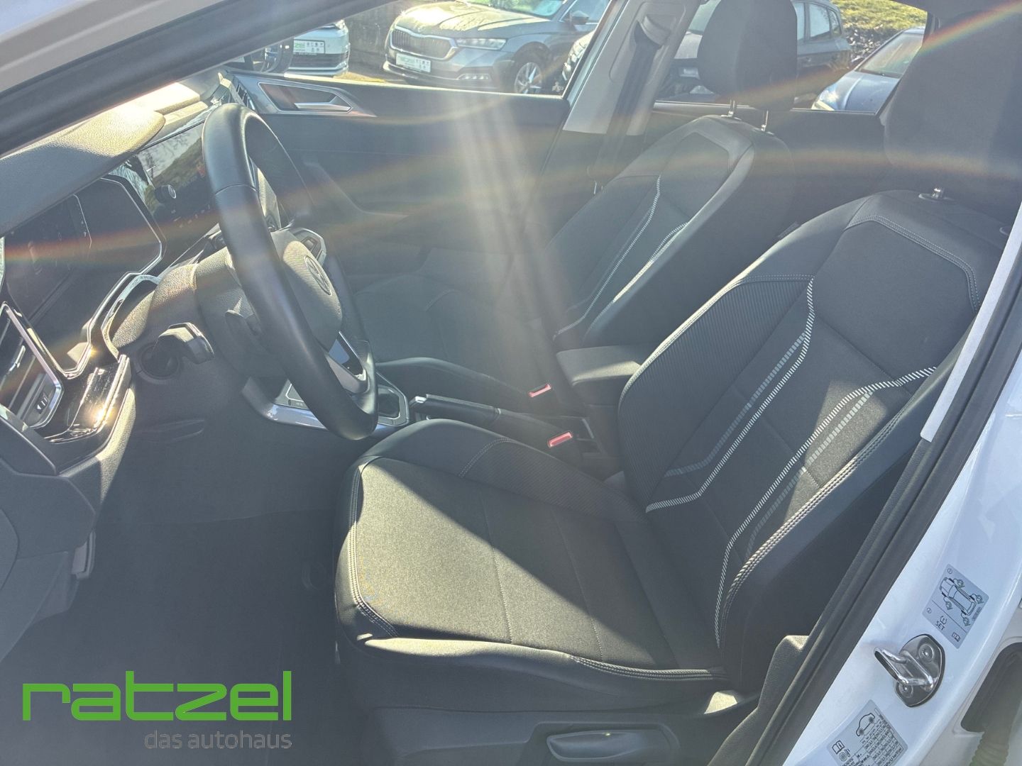 Fahrzeugabbildung Volkswagen Taigo Style 1.0 TSI DSG AHK-abnehmbar Navi Rückf