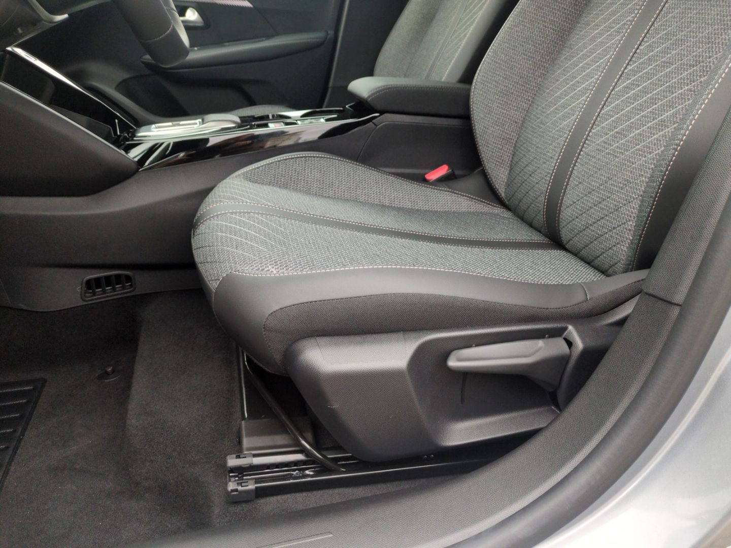Peugeot 208 - Bild 18