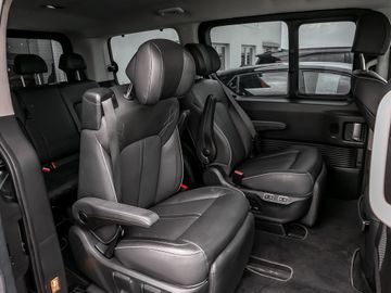 Hyundai Staria 2.2 Signature 4WD Autobahnassistent Leder