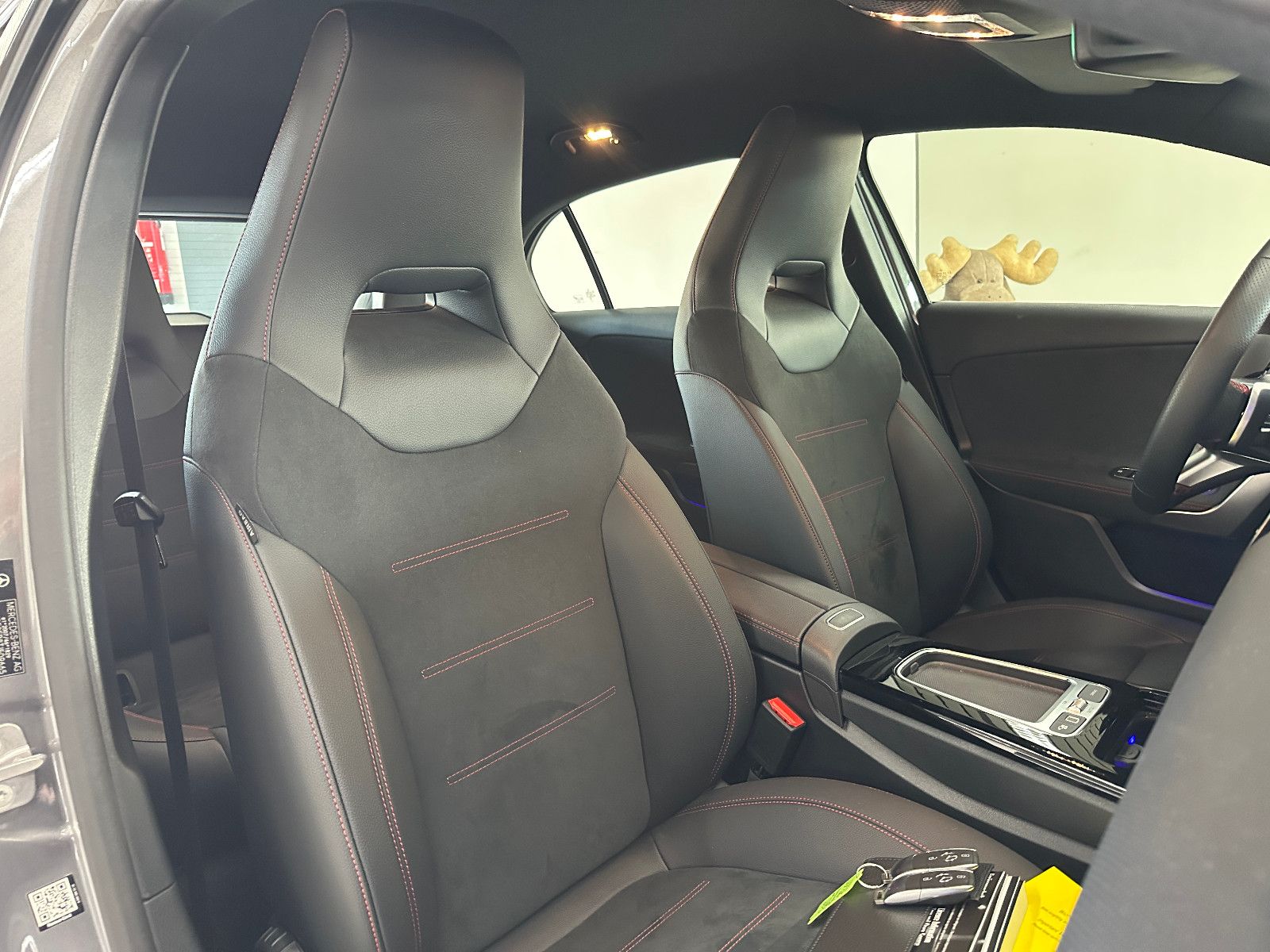 Mercedes-Benz A 180 AMG Line NAV LED PTS SHZ KEYLESS KAMERA 1H foto 10