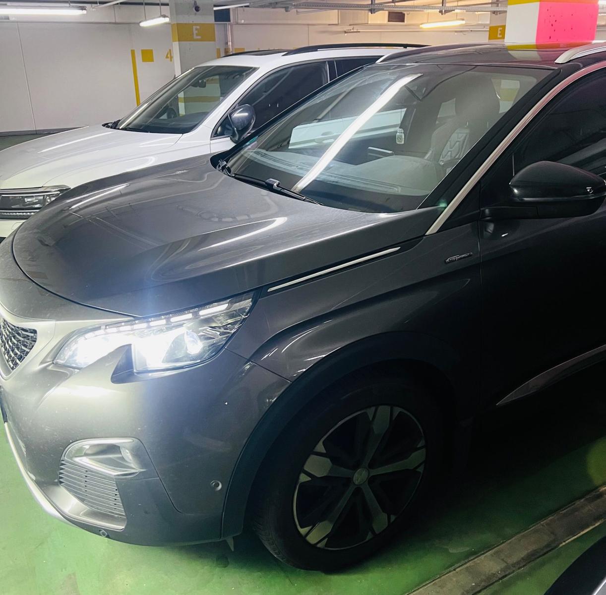 Peugeot e-3008