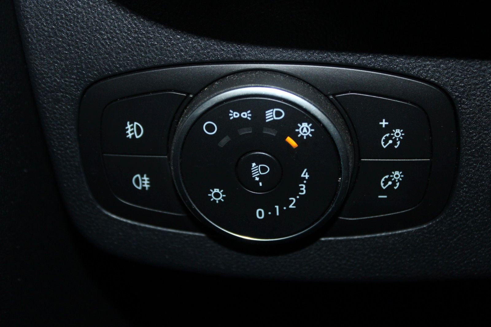 Fahrzeugabbildung Ford Puma Titanium Automatik NAVI LED WinterPaket uvm