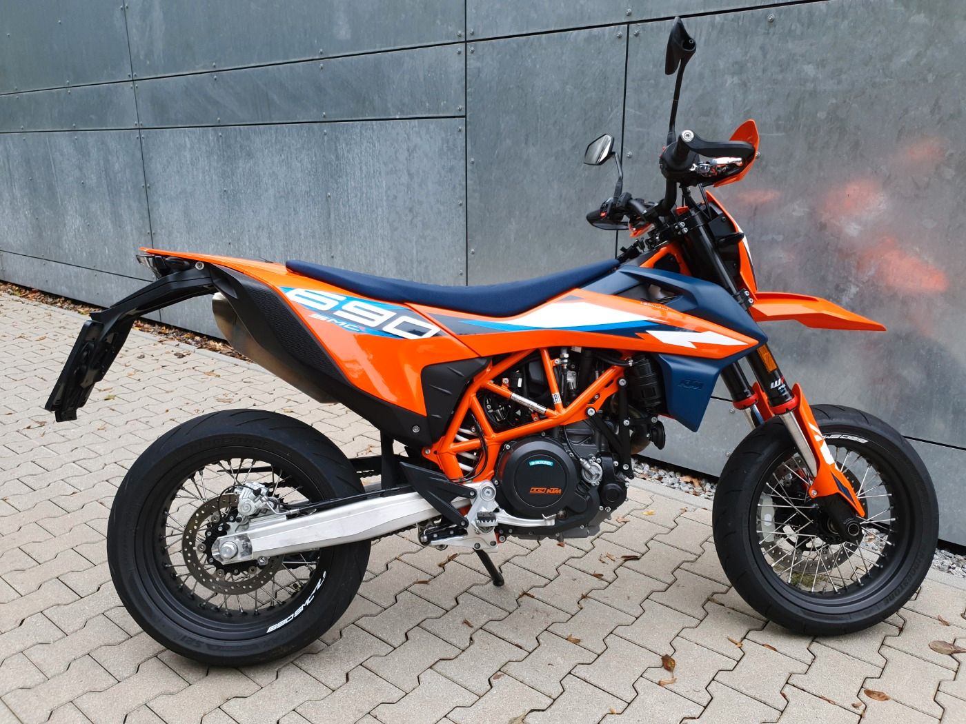 Fahrzeugabbildung KTM 690 SMC-R 2024