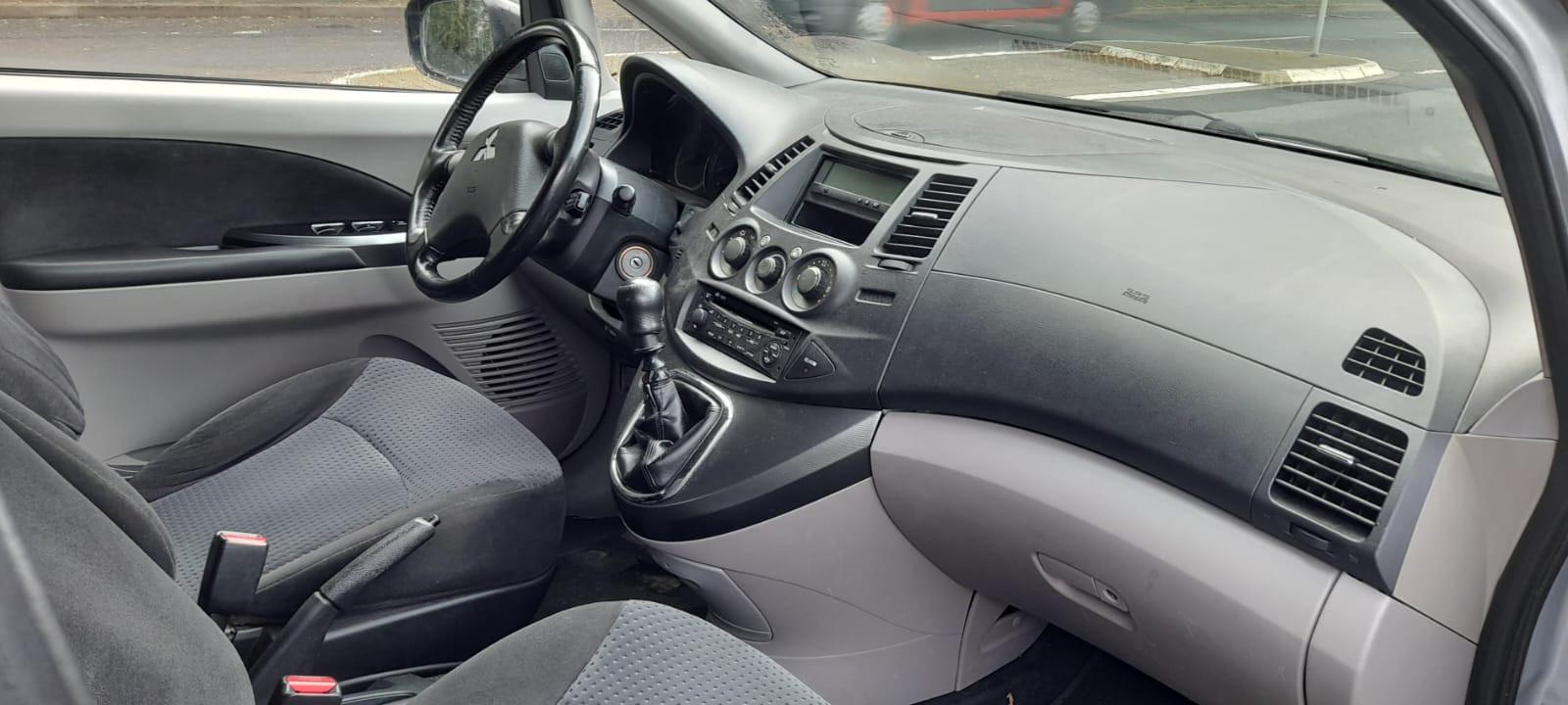 Mitsubishi Grandis 2006 — photo 11
