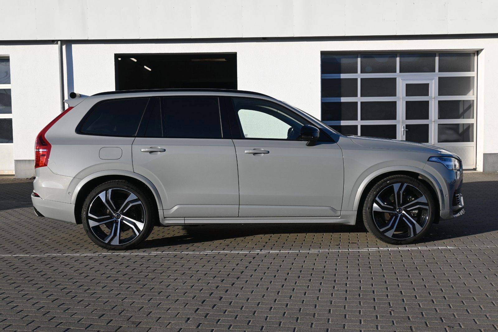 Fahrzeugabbildung Volvo XC90 T8 AWD Ultra Dark*360°*B&W*LUFT*HUD*ACC