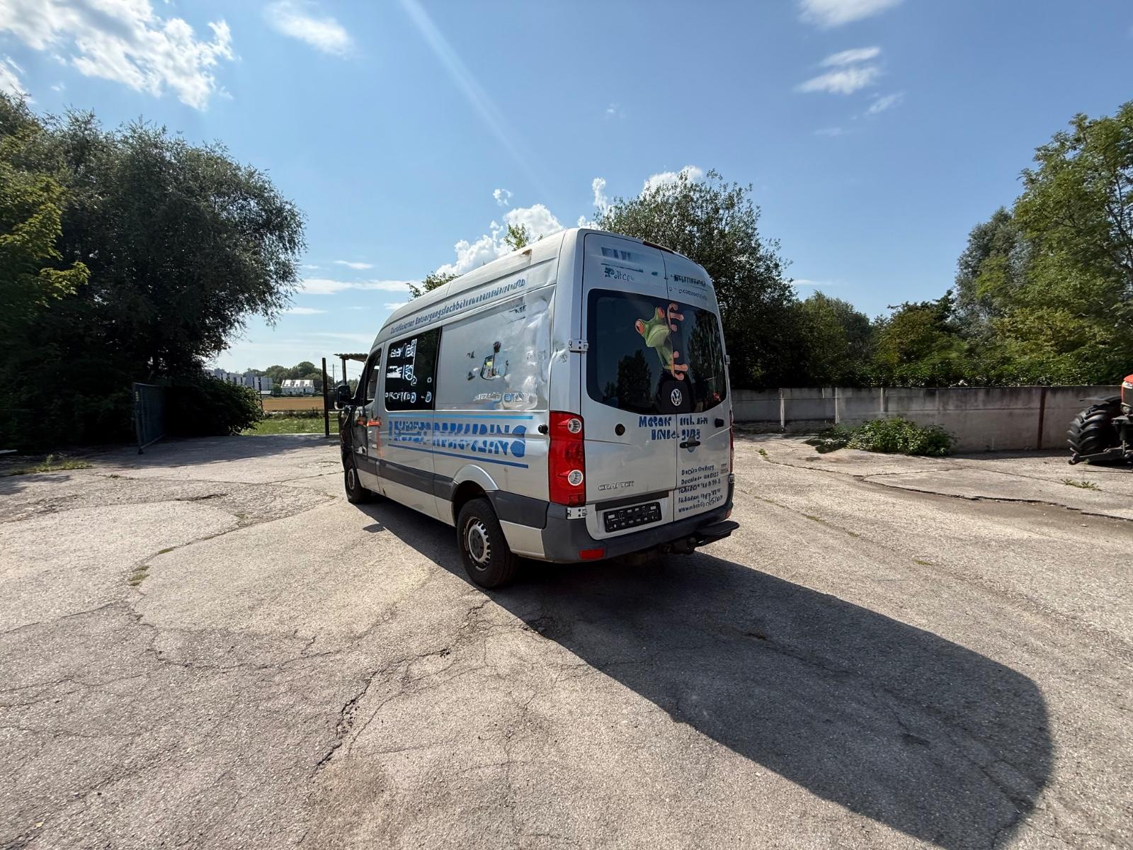 Volkswagen Crafter 2011 — photo 11