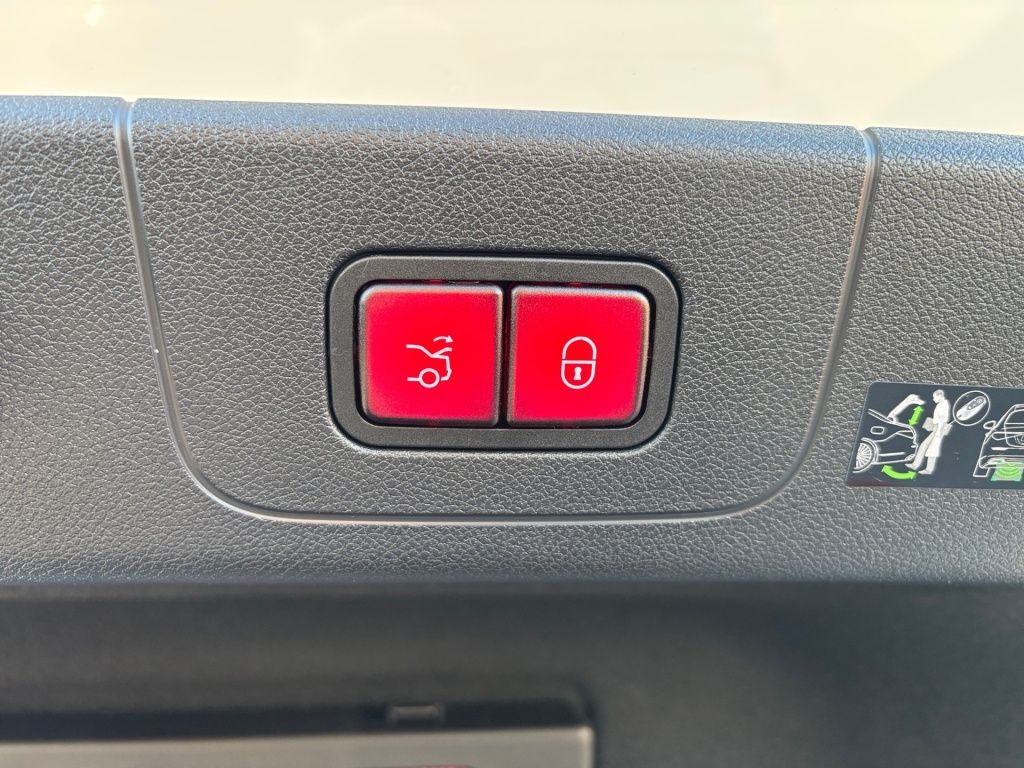 Fahrzeugabbildung Mercedes-Benz CLA 200 4MATIC +AMG+NIGHT+AHK+MULTIEBEAM+360GRAD