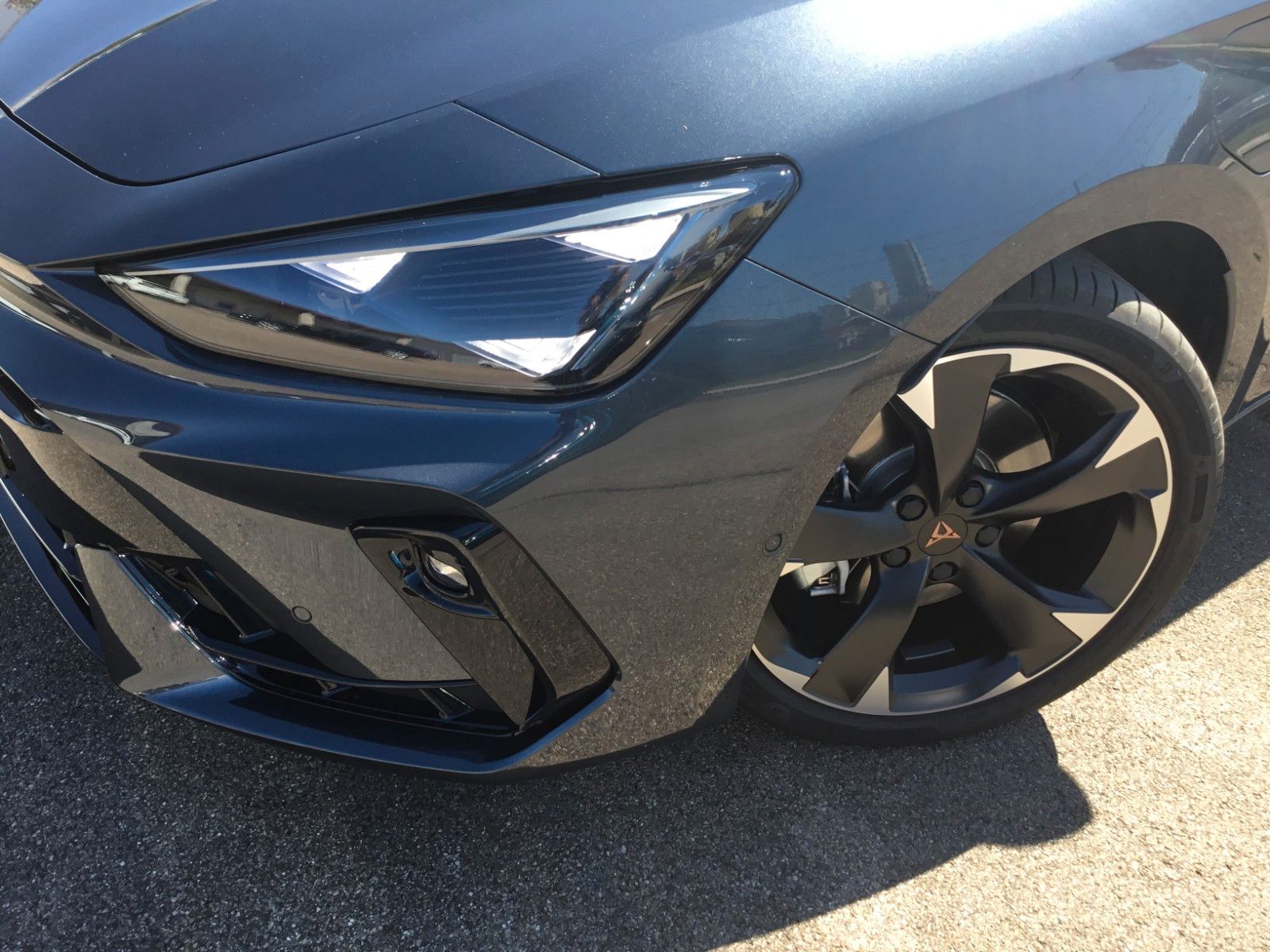 Fahrzeugabbildung CUPRA Leon 1.5 E-HYBRID DSG Sportstourer+AHK+Kamera+18