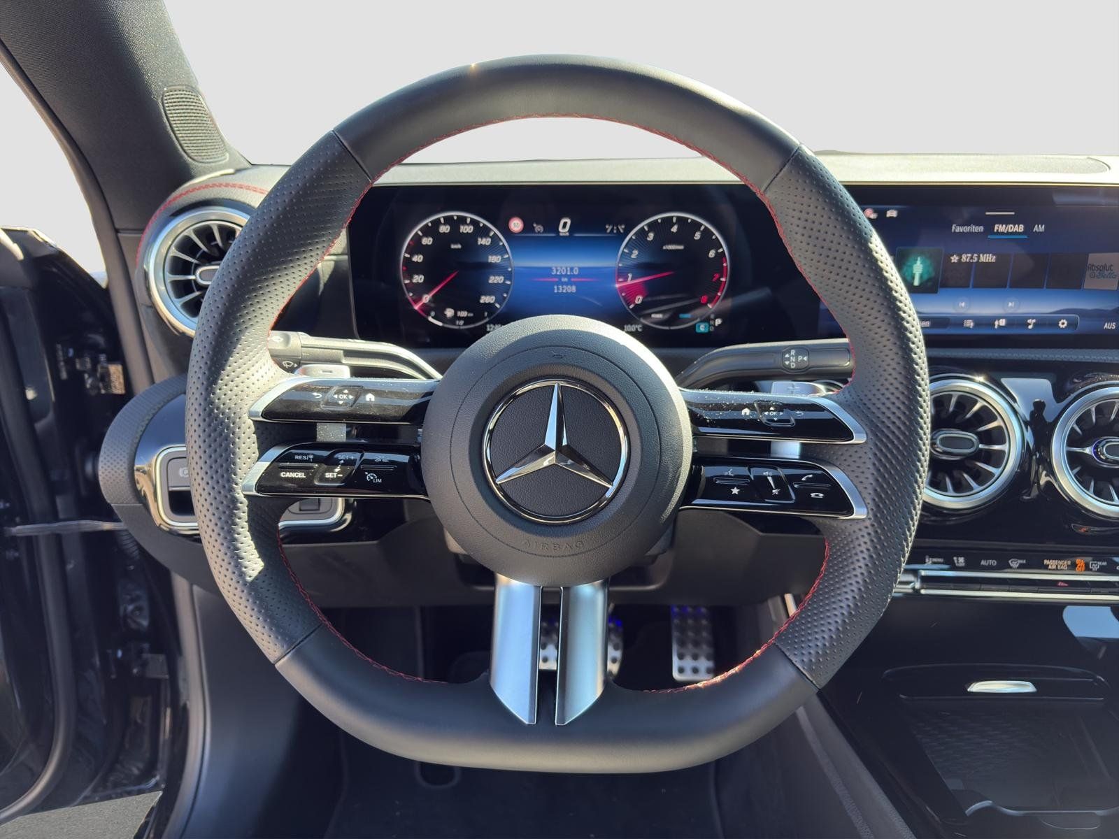 Fahrzeugabbildung Mercedes-Benz CLA 200 AMG Line (EURO 6d)