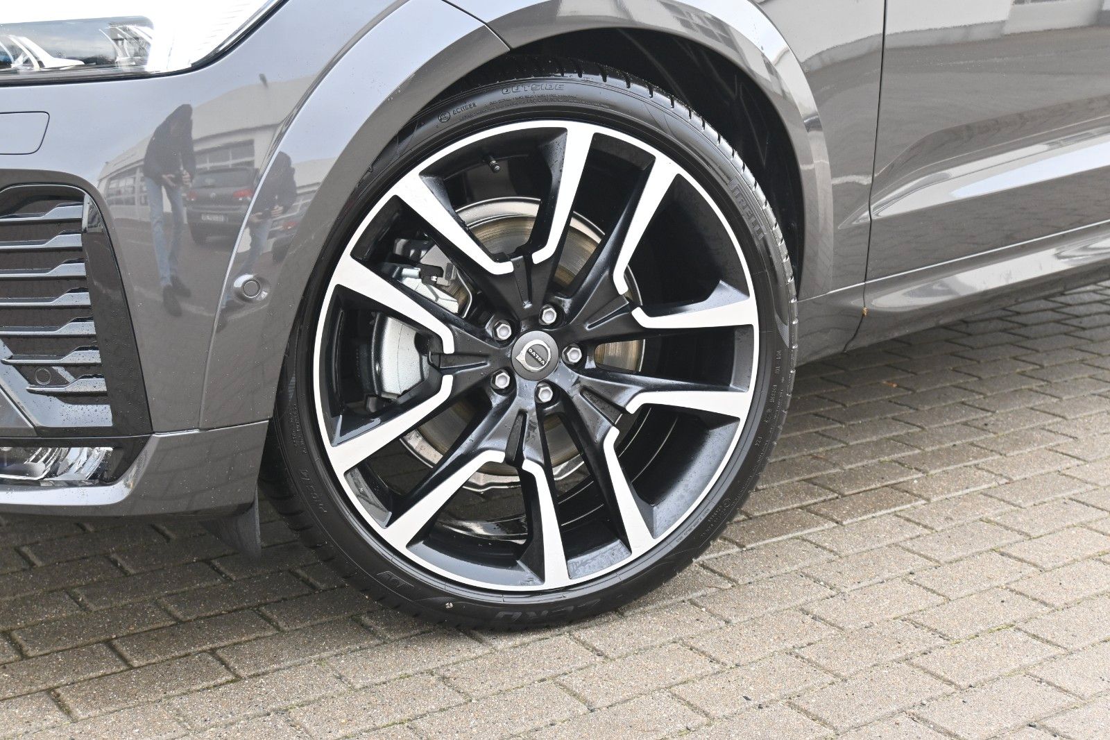 Fahrzeugabbildung Volvo XC60 B4D AWD Ultimate Dark*STDHZG*B&W*LUFT*ACC