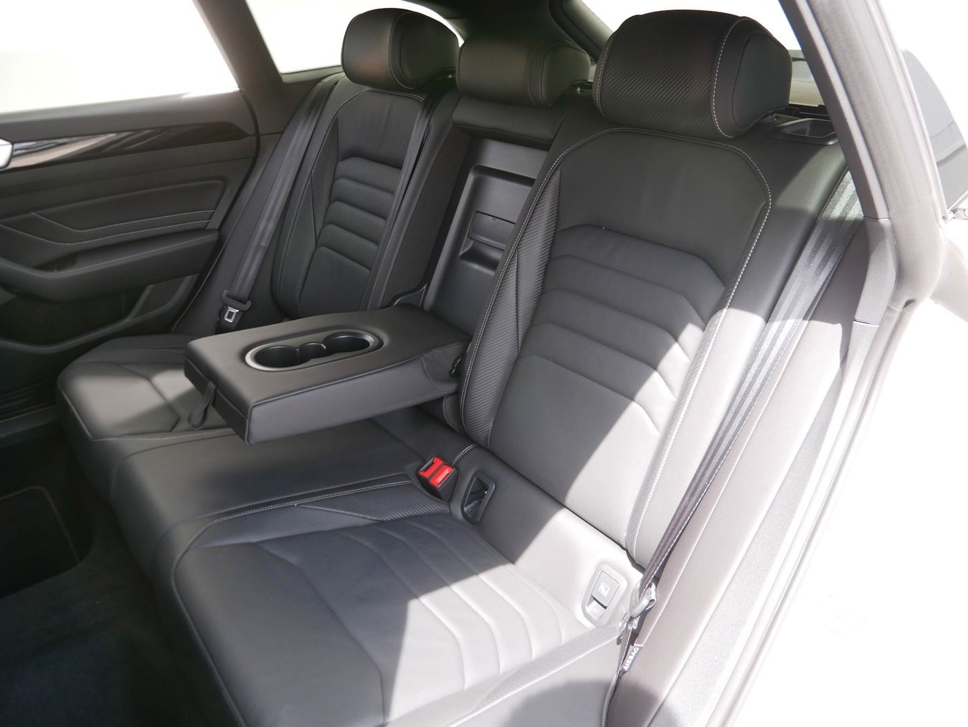 Fahrzeugabbildung Volkswagen Arteon SB 4M 2.0 R-Line NEU76T Leder AHK IQ.Ligh