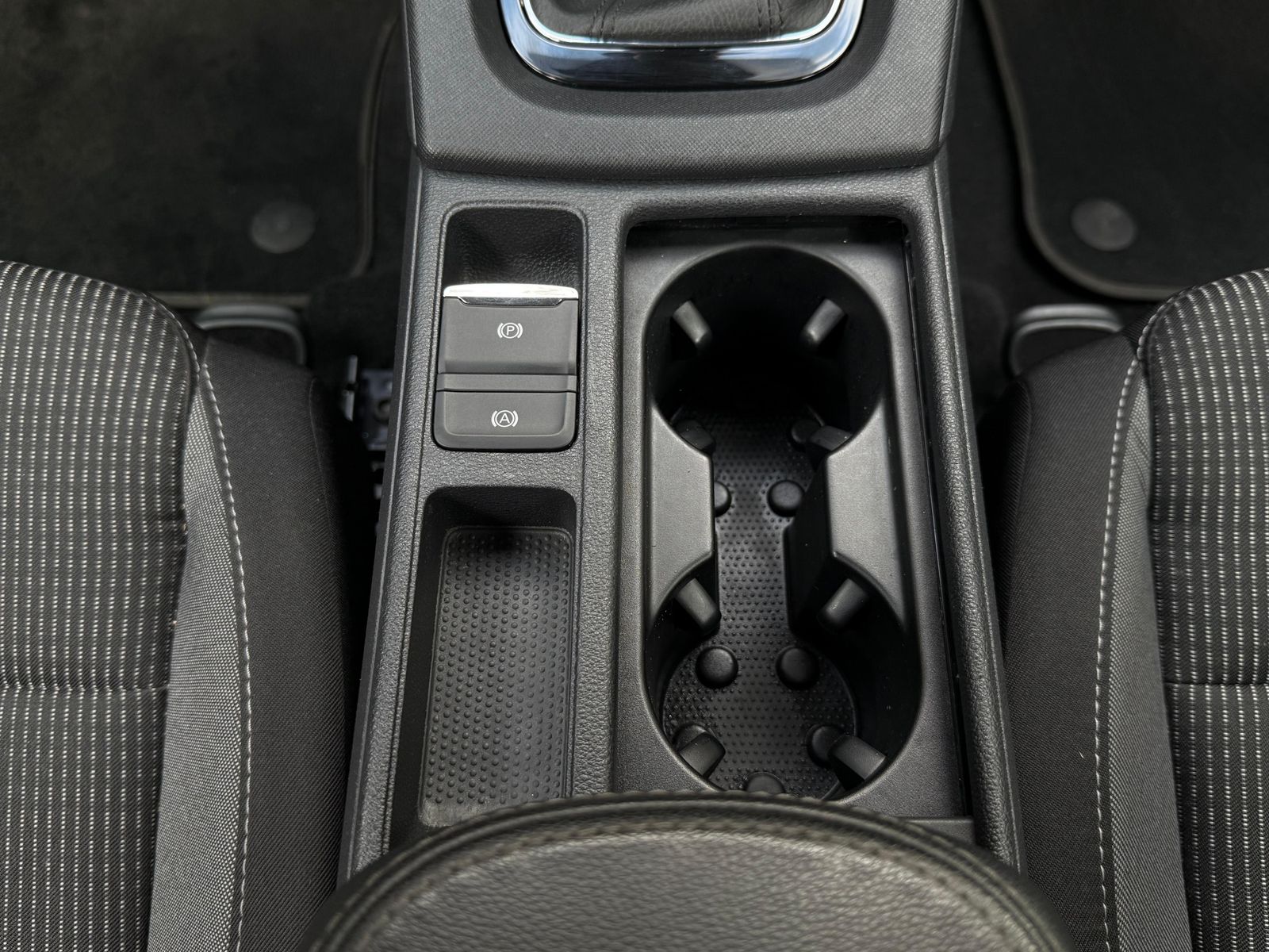 Fahrzeugabbildung SKODA Octavia 2.0 TDI Ambition LED+SHZ+AHK+CARPLAY+DAB
