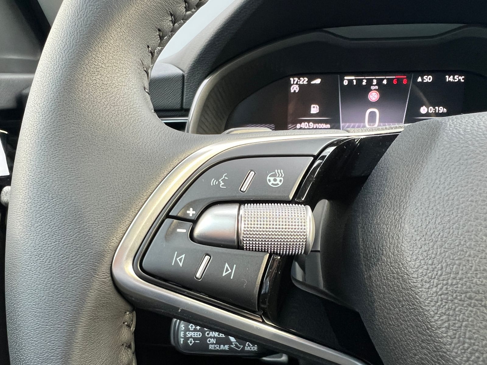 Fahrzeugabbildung SKODA Scala Selection 1.0 TSI DSG *AHK, LED, ACC, Kame