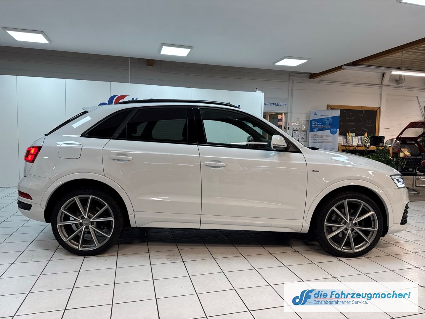 Fahrzeugabbildung Audi Q3 sport quattro S line S-line Sportpaket El. Pa