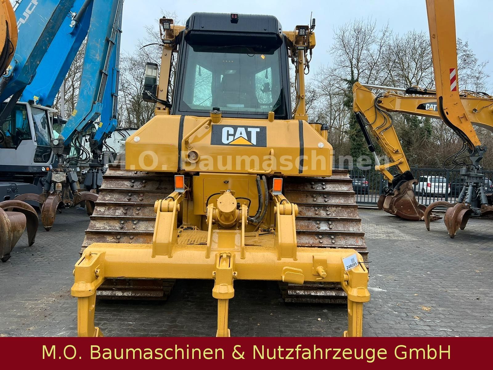 Fahrzeugabbildung CAT D6N LGP / 6. Wegeplanierschild /Trimble Leaser