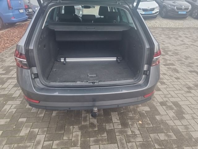 Fahrzeugabbildung SKODA Superb Combi 2.0 TDI 4x4 DSG Style NAVI STANDHEI