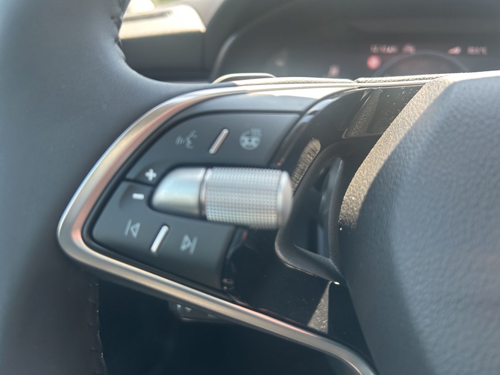 Fahrzeugabbildung SKODA Kamiq 1.0 TSI Selection DSG MATRIX AHZV