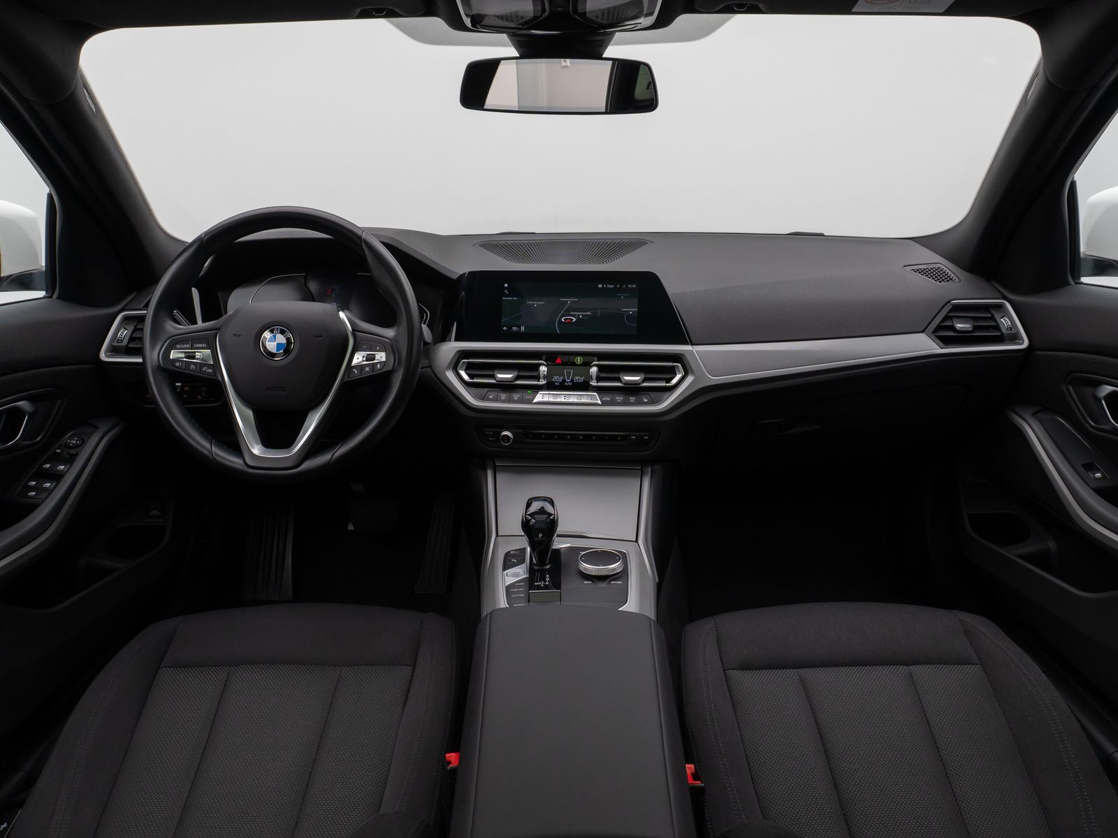 Fahrzeugabbildung BMW 320d xD Panorama DAB PDC Geschwindigkeitsreg LED