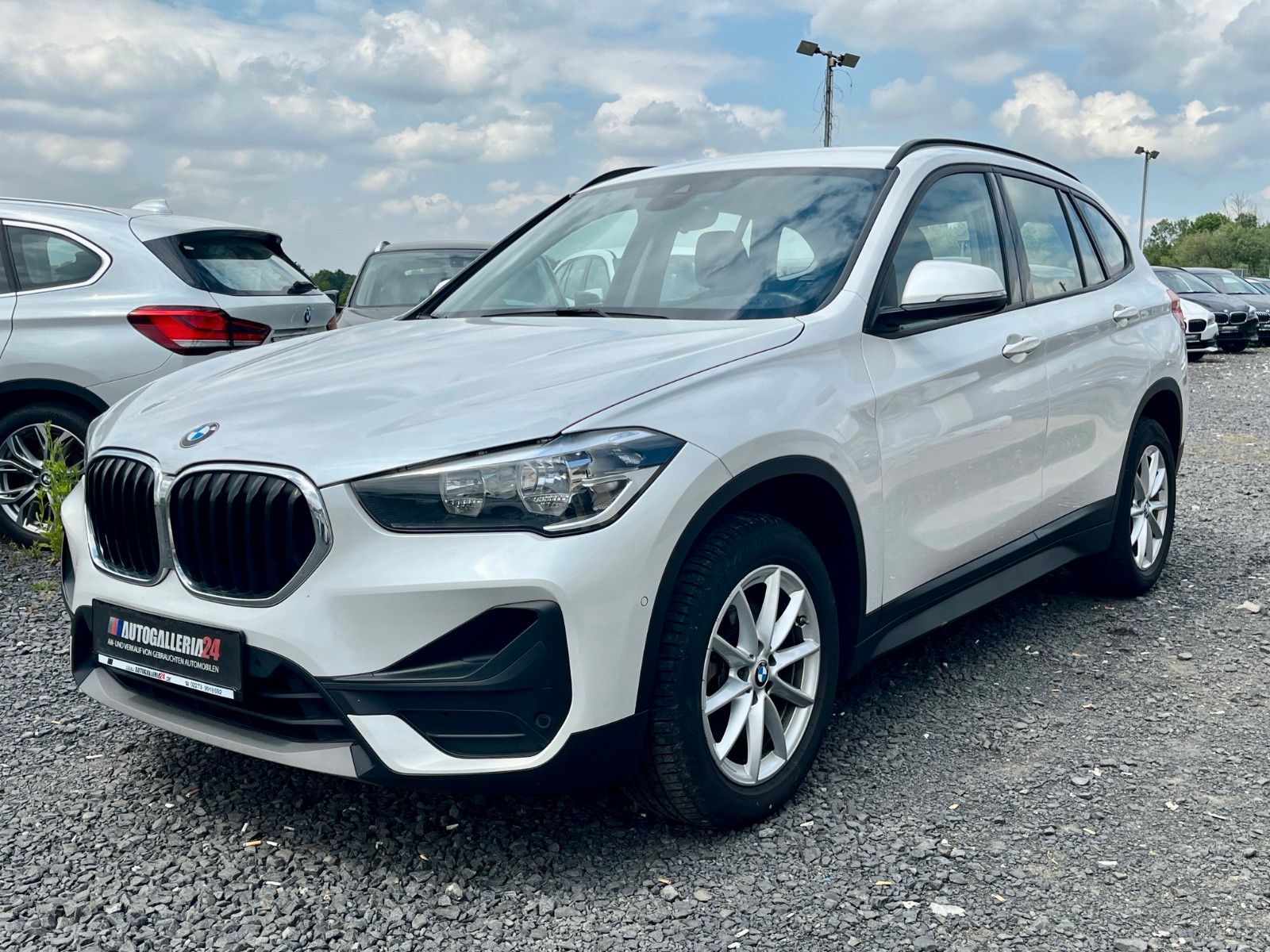 Fahrzeugabbildung BMW X1 sDrive18d Aut. Navi SPORTSITZE Alarm Kamera