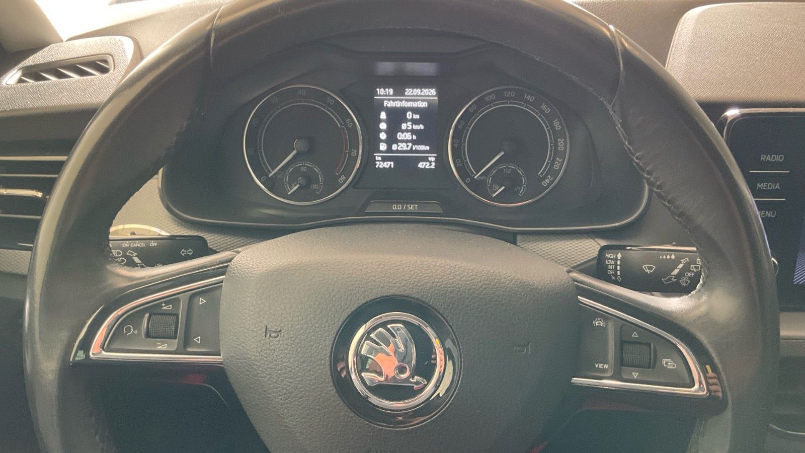 Fahrzeugabbildung SKODA Scala 1.0 TSI AMBITION LED/NEBEL/PDC/SHZ/SPORT