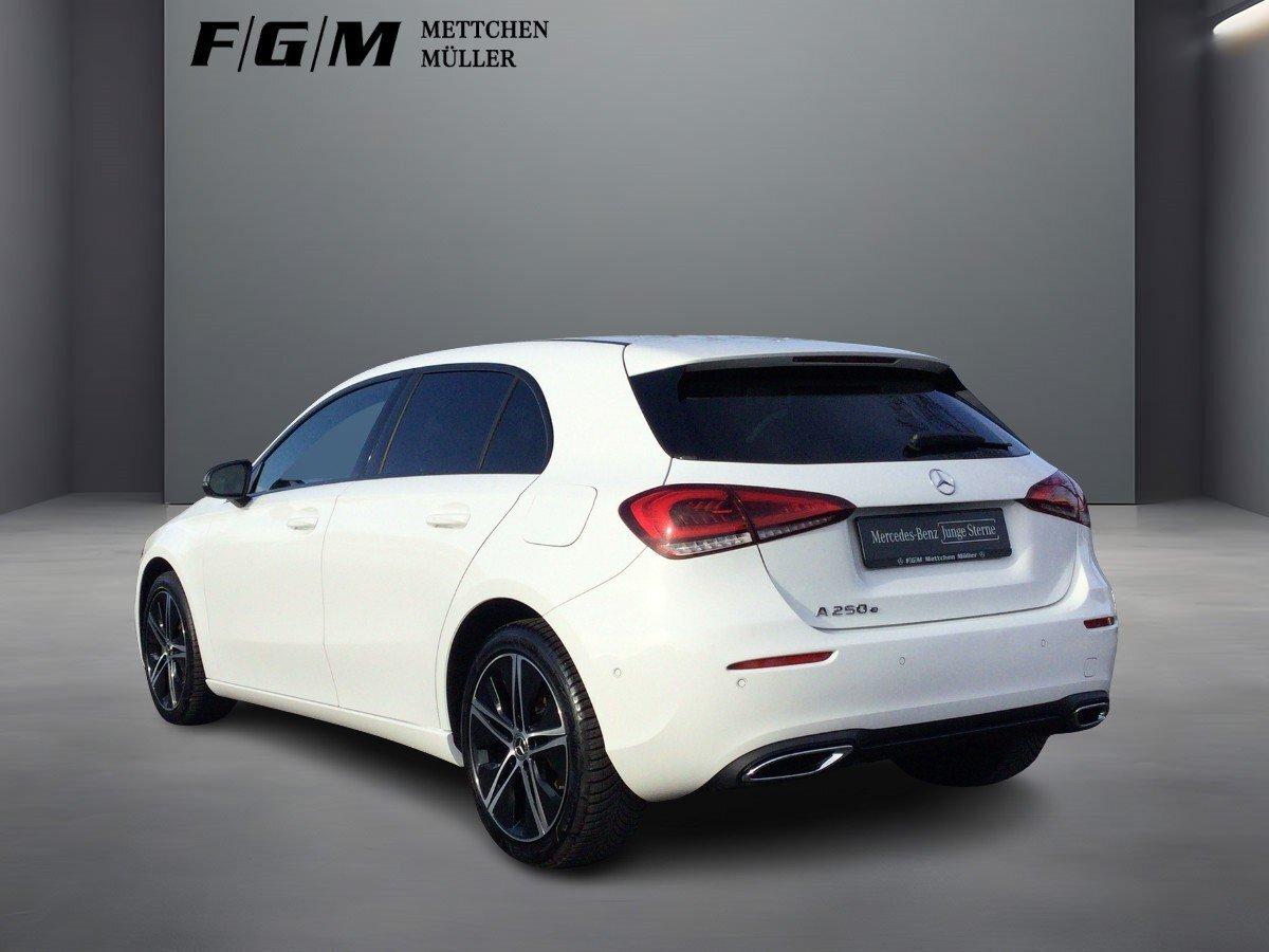 Mercedes-Benz A 250 e Progressive/Navi/Multibeam/R-Kam/ Night