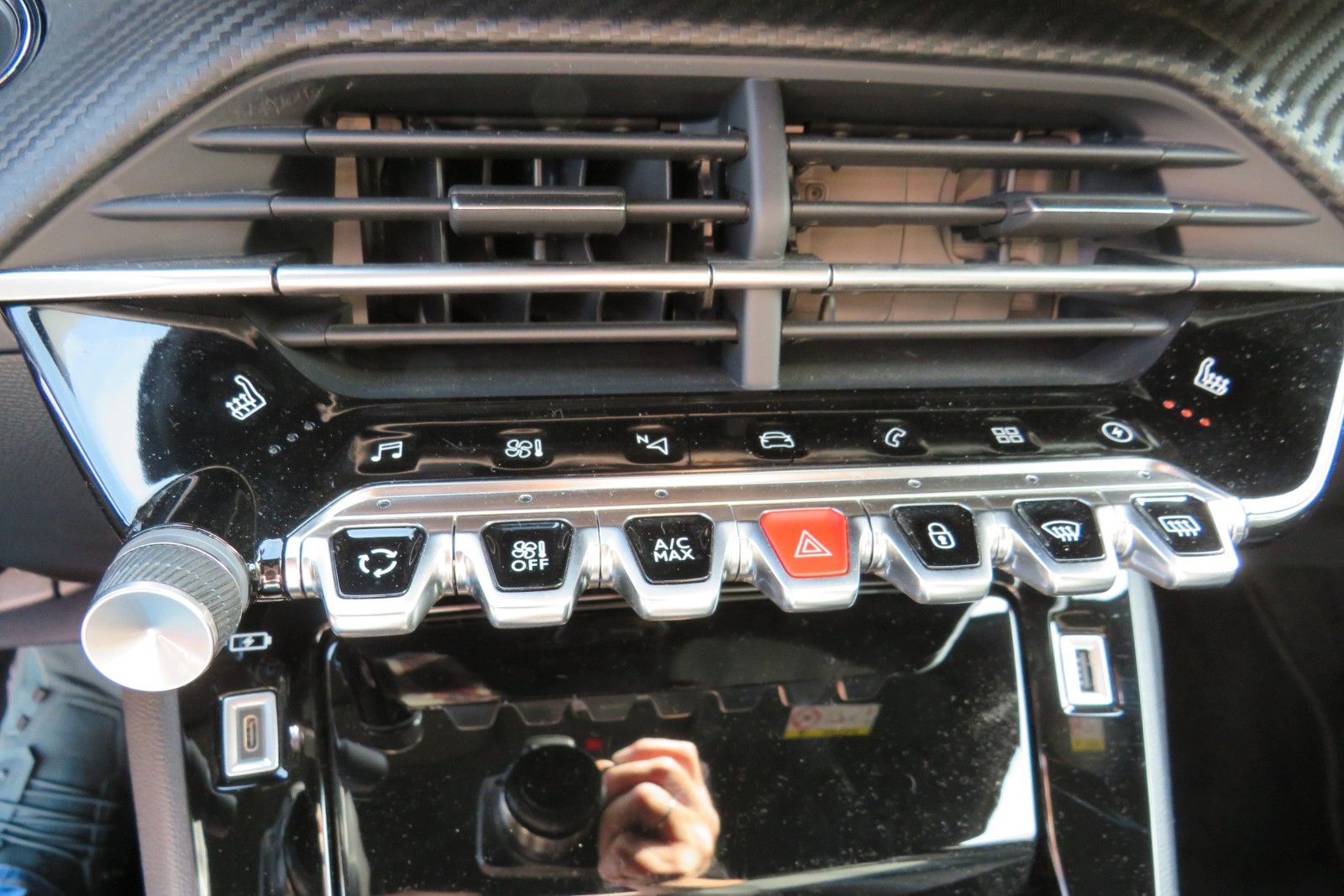 Fahrzeugabbildung Peugeot 2008 e- ALLURE NAVI GRA APP-CON SITZH. PDC 1.HD