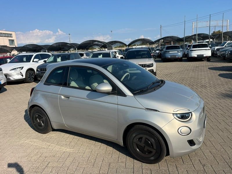 Fiat FIAT 500 Electric Elettrica Giorgio Armani 118cv imagem 2