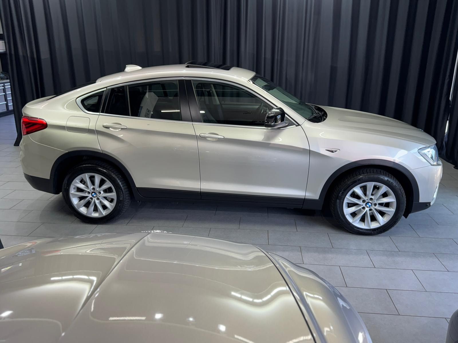Fahrzeugabbildung BMW X4 xDrive 35I|PANO|MEMORY