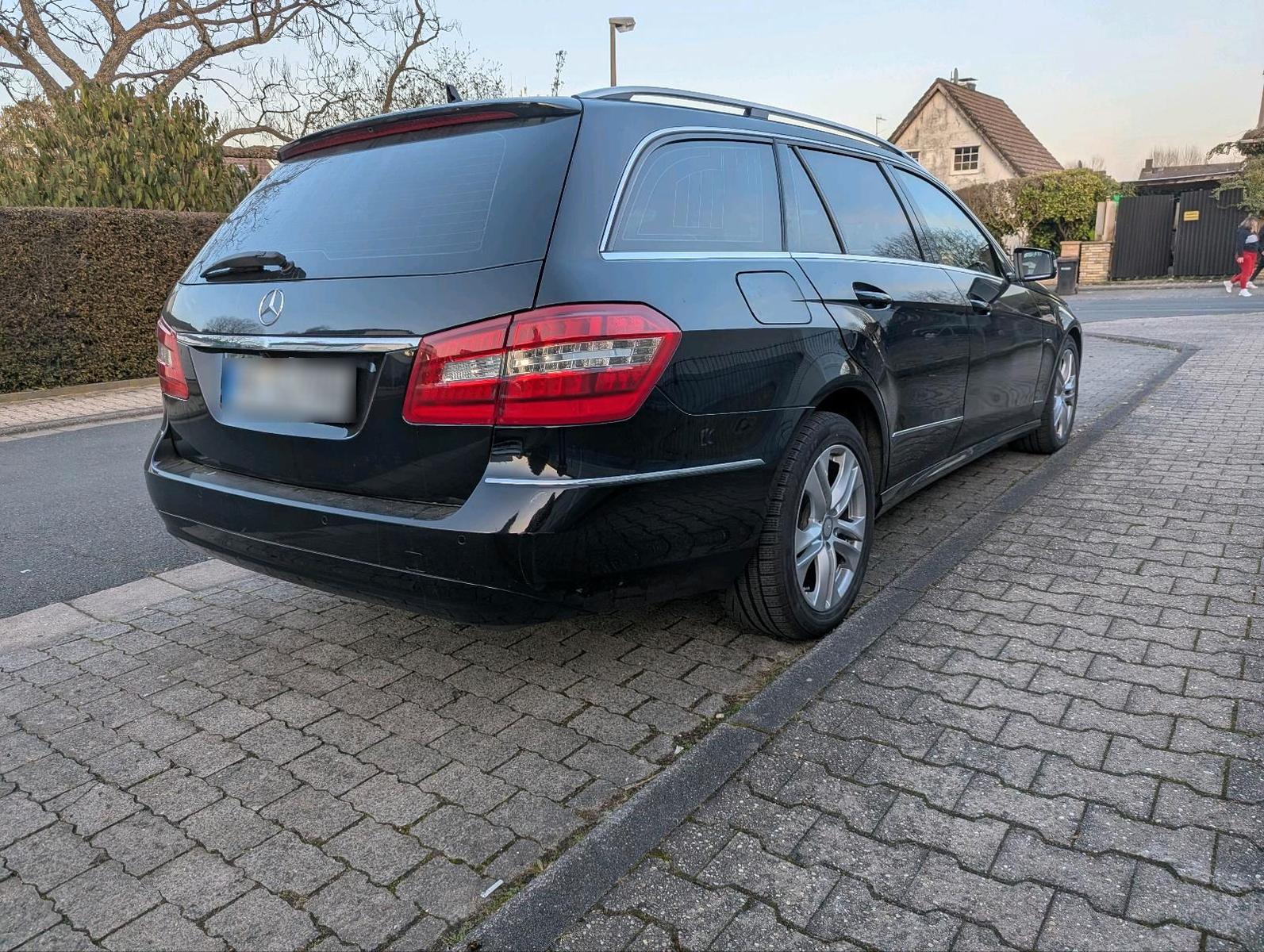 Mercedes-Benz E220 2010 — photo 7
