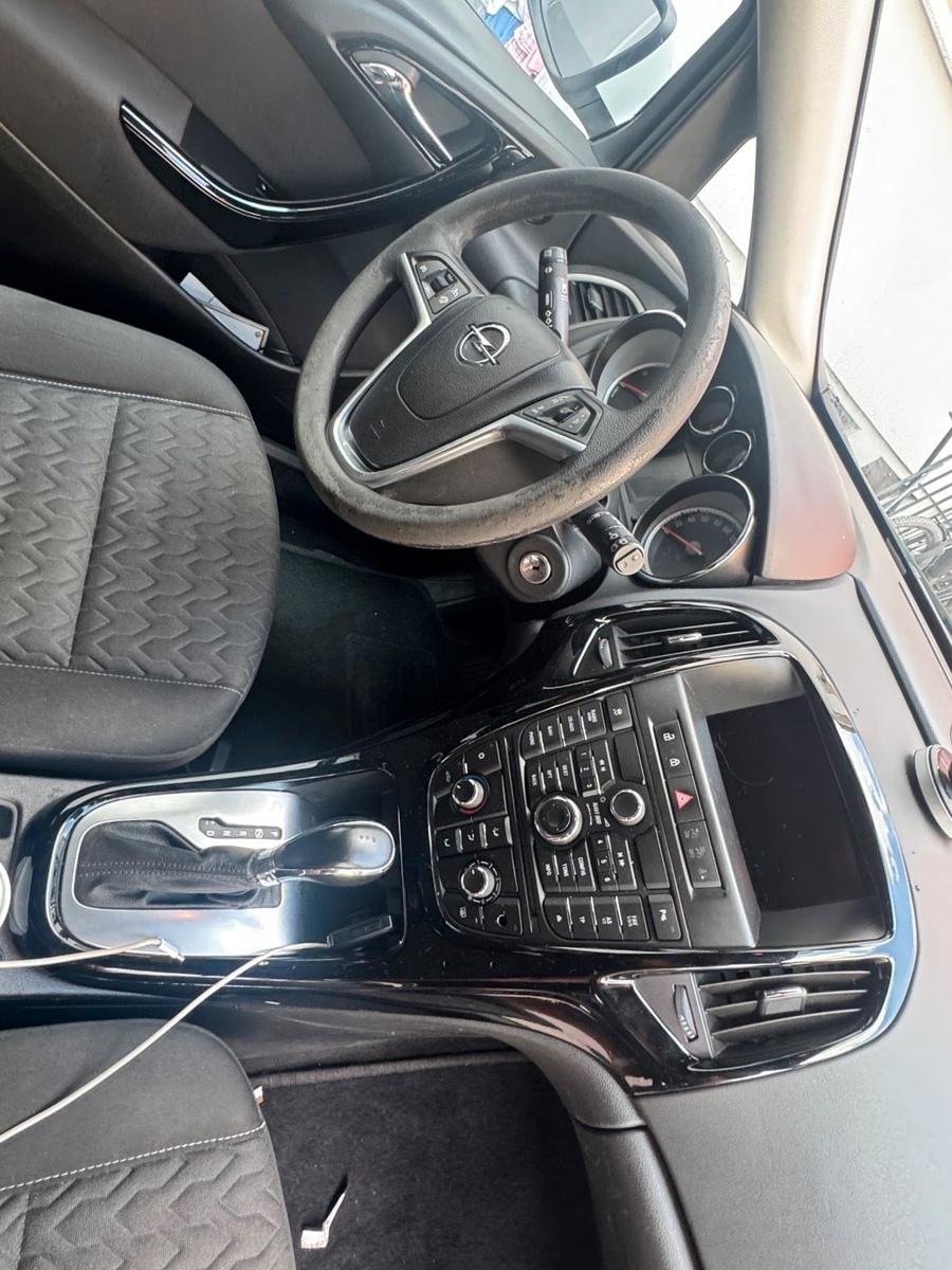 Opel Astra 2013 — photo 7