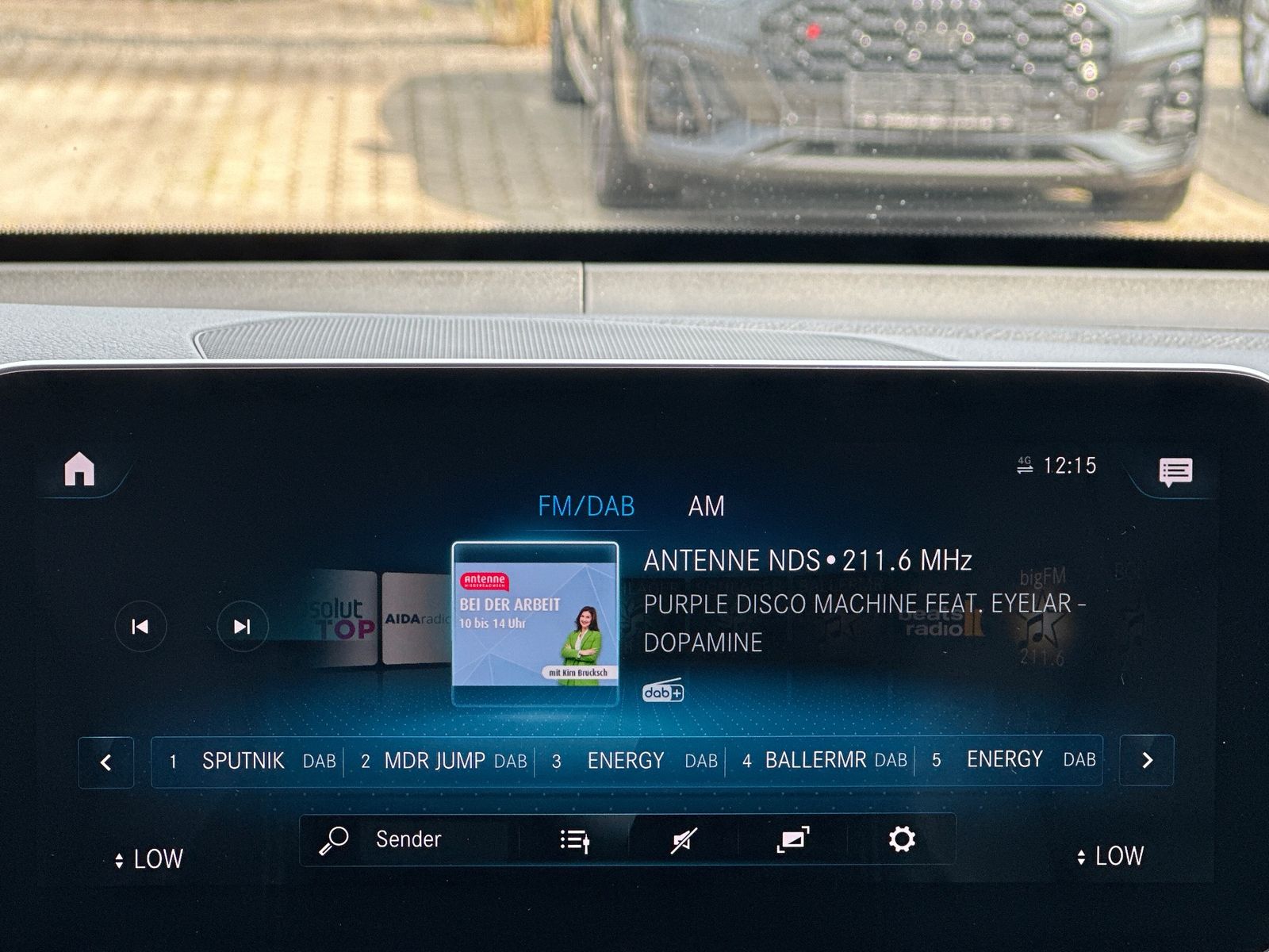 Fahrzeugabbildung Mercedes-Benz GLC 220d 4MATIC AMG Line NAV+LED+ACC+KAMERA+PANO