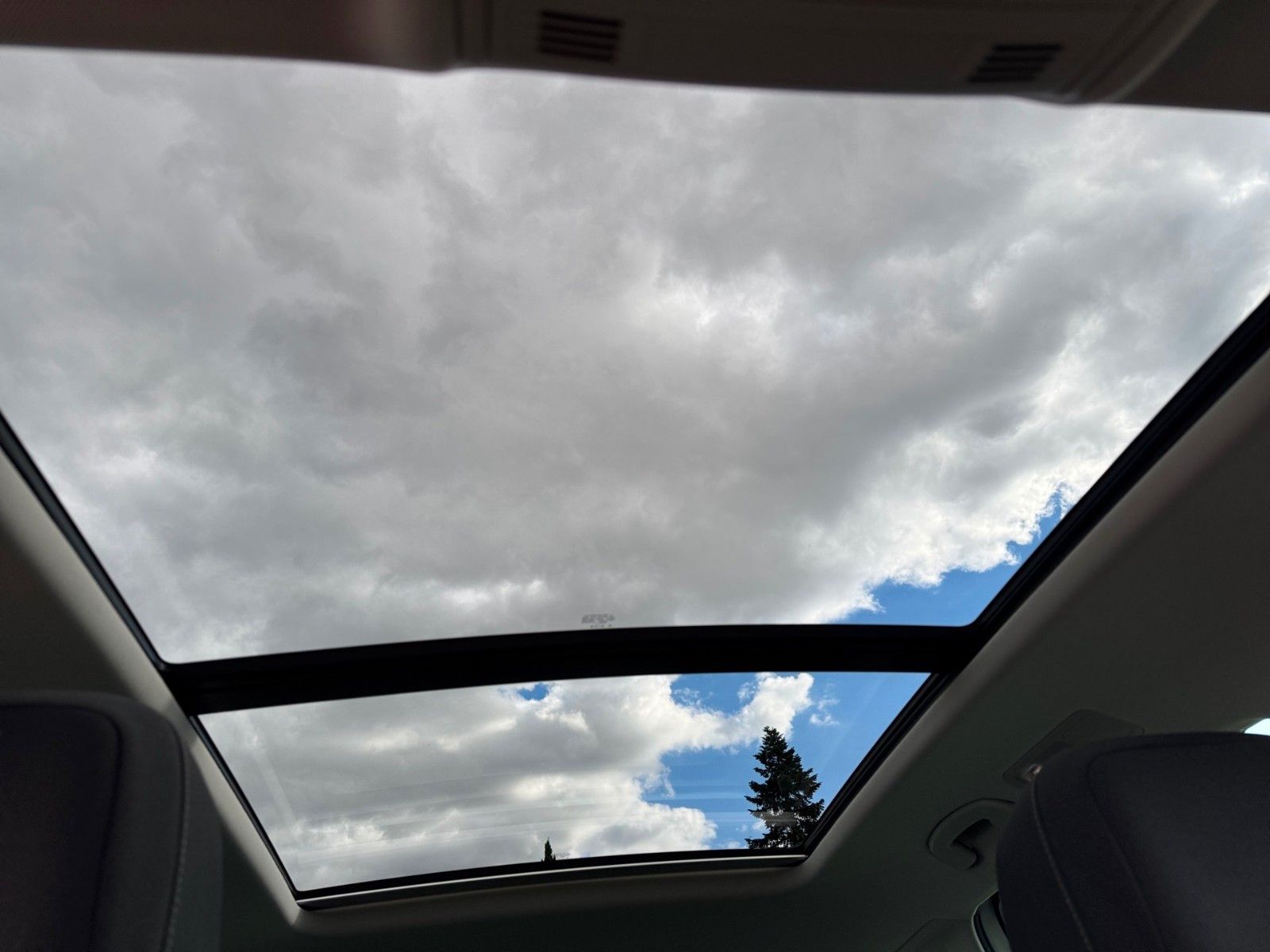 Fahrzeugabbildung Volkswagen Tiguan Highline 2.0 TSI 4Motion