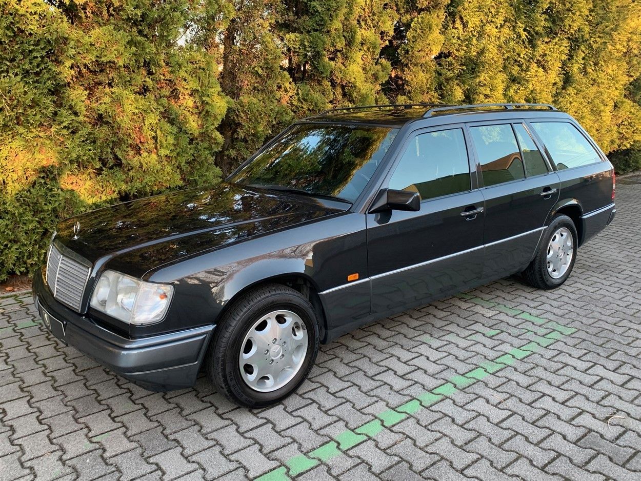 Fahrzeugabbildung Mercedes-Benz E 320 Kombi/Ausnahmezustand/7 Sitze/Klima