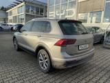 Volkswagen Tiguan 2.0 TDI Highline 4Motion AHK + Leder - VW Tiguan Gebrauchtwagen in Krefeld
