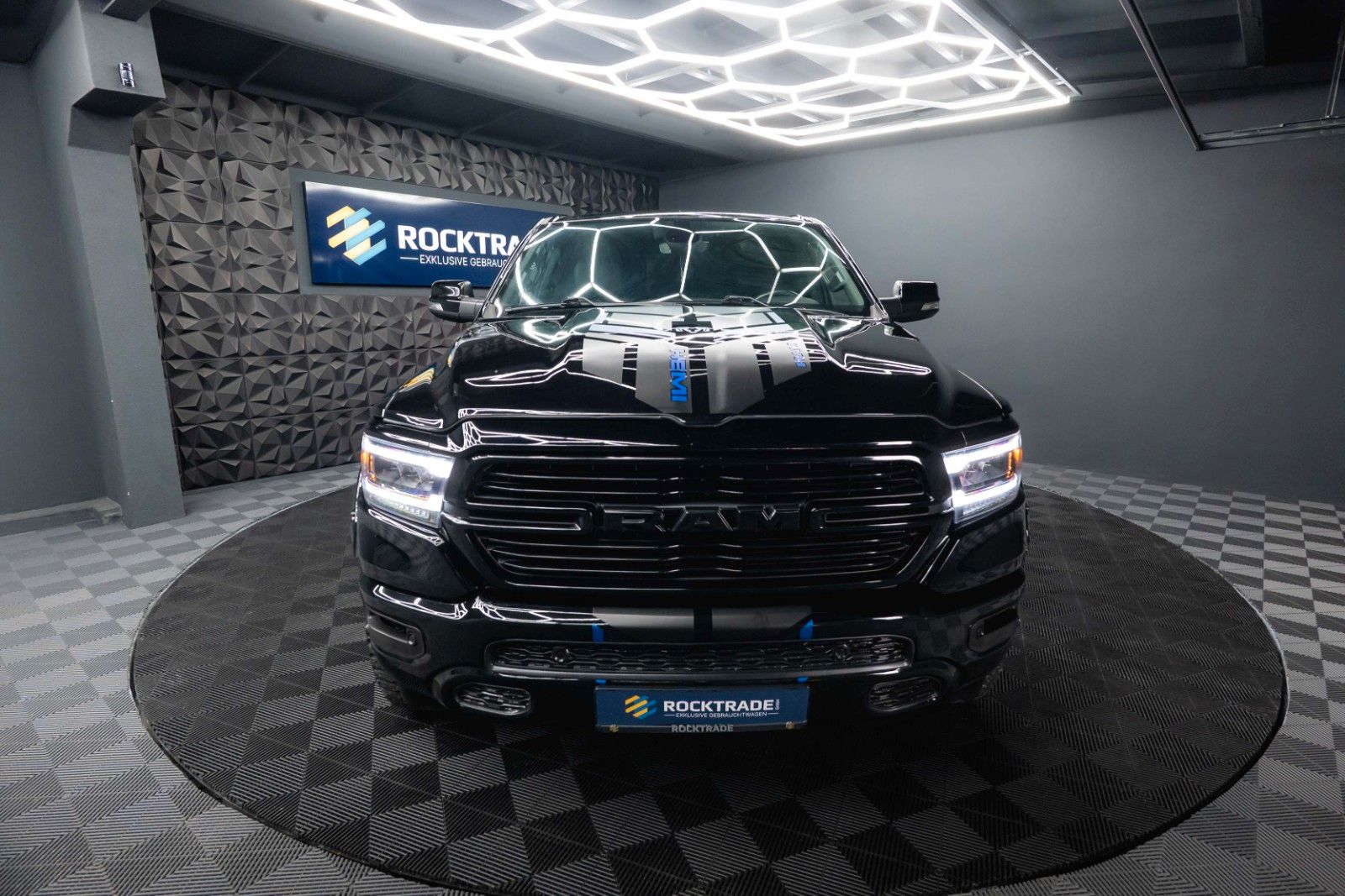 Fahrzeugabbildung Dodge RAM 5.7 V8 HEMI 4x4 OFFROAD Night Unfallfrei LED