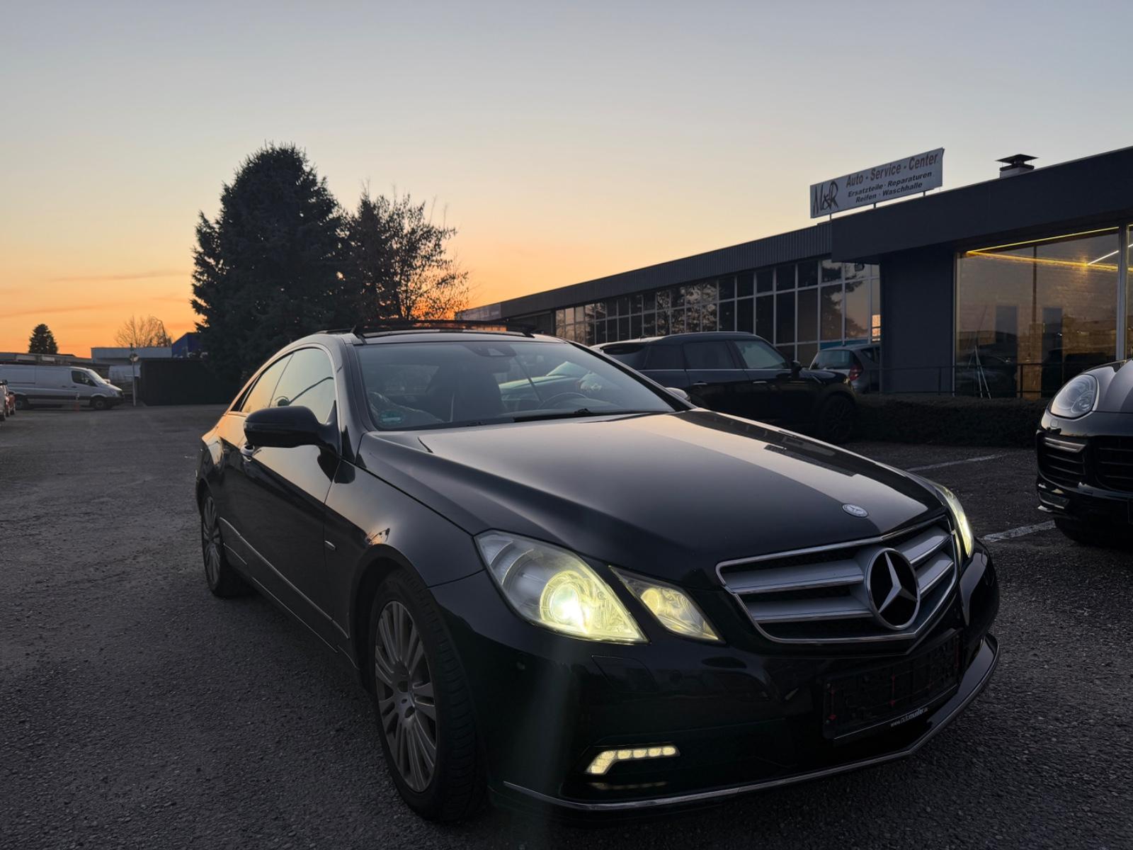 Mercedes-Benz E 350 Coupe CGI BlueEfficiency PANORAMA*BI XENON