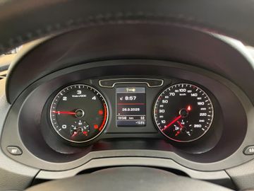 Audi Q3 2.0 TDI quattro *BI-XENON*APS*NAVI*AHK*LED*