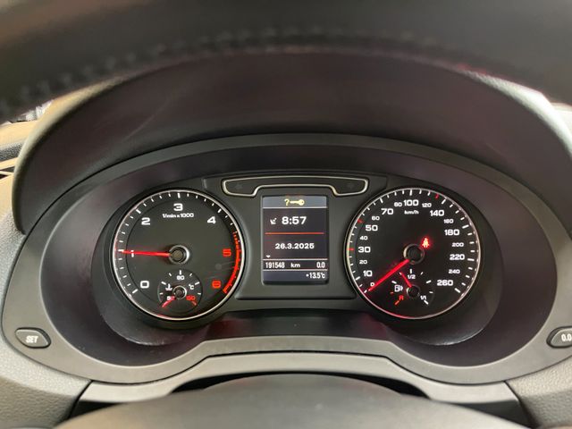 Audi Q3 2.0 TDI quattro *BI-XENON*APS*NAVI*AHK*LED*