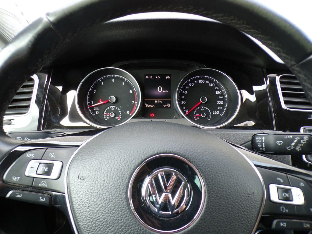 Fahrzeugabbildung Volkswagen Golf VII 1.2 TSI Allstar *Navi*SHZ*PDC vorne+hin