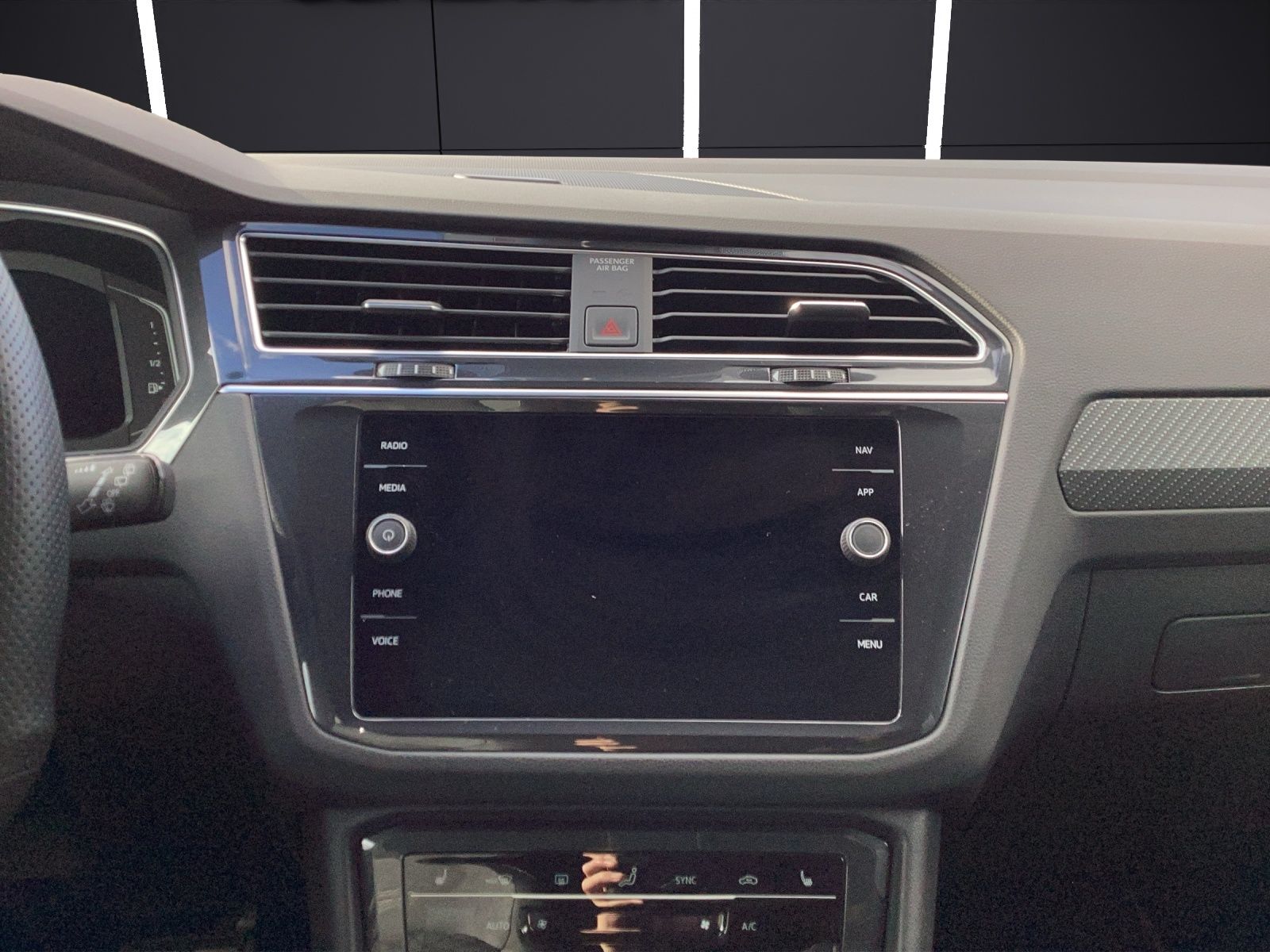 Fahrzeugabbildung Volkswagen Tiguan TSI R-Line DSG 4M Matrix AHK Navi AID ACC