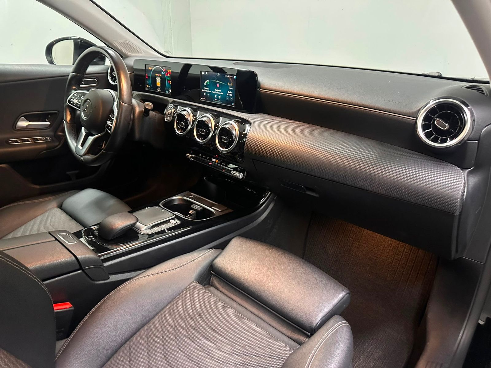 Fahrzeugabbildung Mercedes-Benz A 200 d Limousine NAVI*KLIMA*SH*TOTWI*SPURH*LED*
