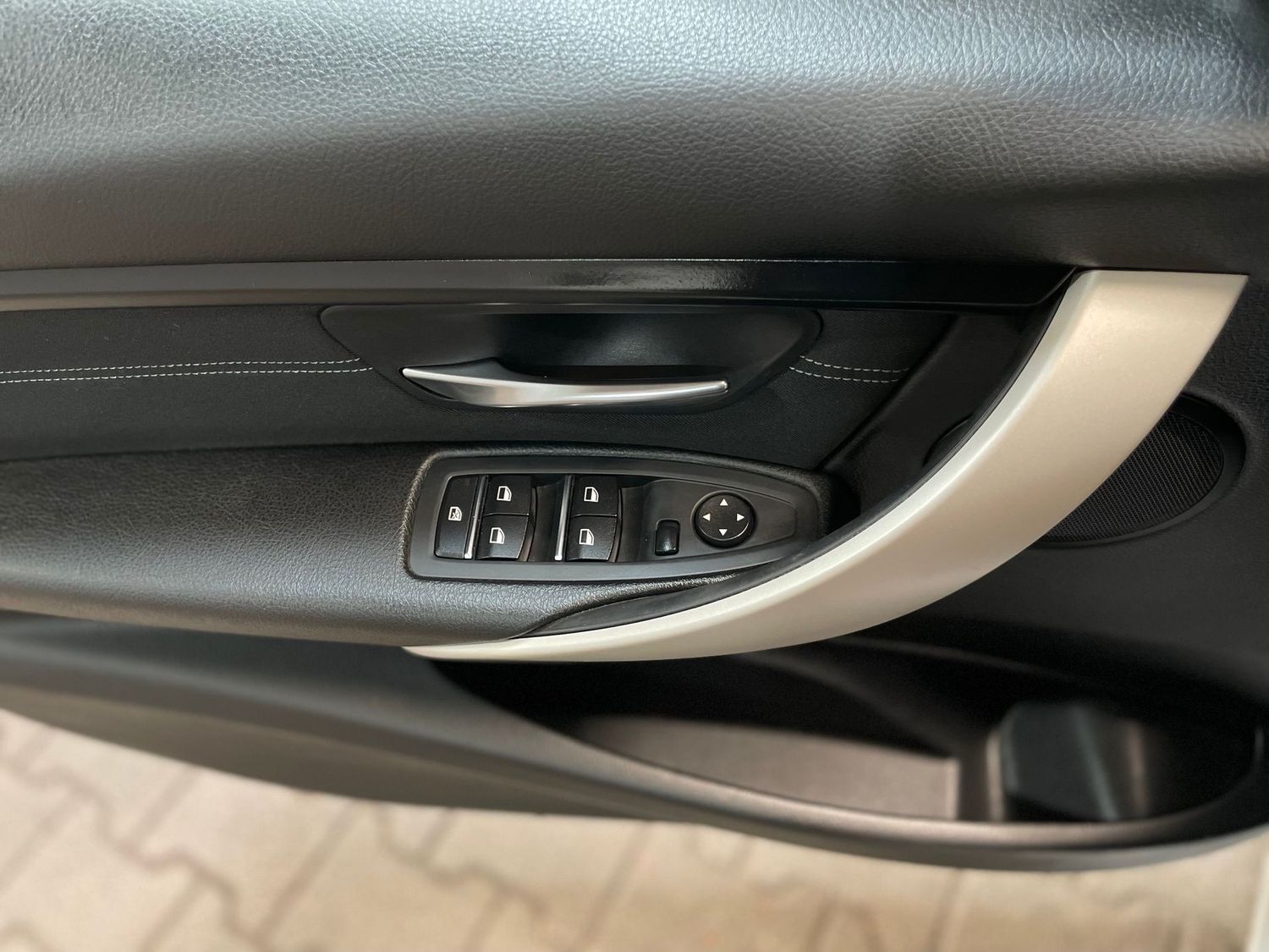 Fahrzeugabbildung BMW 320 d Advantage #LED#Tempomat#Navi#PDC