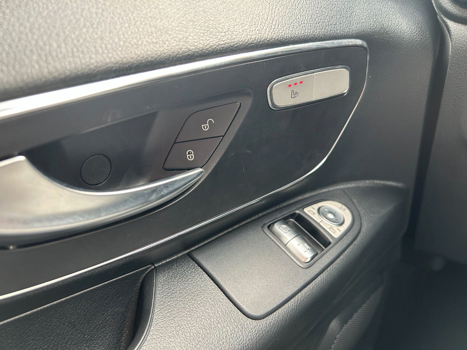 Fahrzeugabbildung Mercedes-Benz Vito 116 CDI Tourer Select 9G AHK2,5to LED